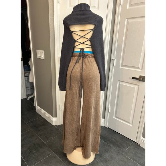 Bella + Moe Open Back Lace-Up Cropped Knit Turtleneck Sweater Size S - Picture 3 of 4